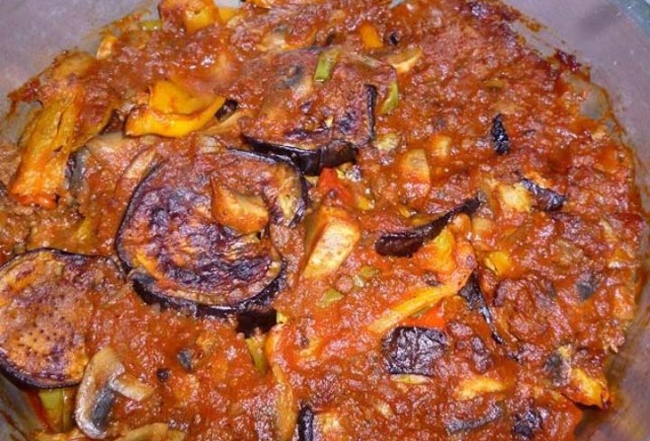 طبق مسقعه كبير