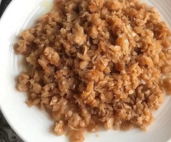 فتة تمر   طبق مصنوع من التمر والخبز المقرمش