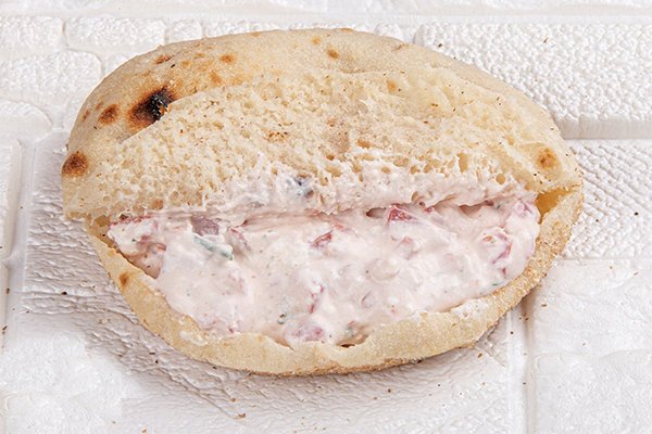 سندتش جبنه بالطماطم عيش بلدي